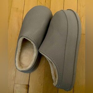 NWT Cloud Slides: Cozy Gray Women's Slippers